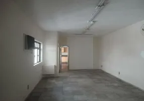 Foto 1 de Casa com 3 Quartos para alugar, 415m² em Gonzaga, Santos