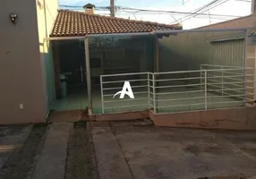 Foto 1 de Sobrado com 3 Quartos à venda, 82m² em Vigilato Pereira, Uberlândia