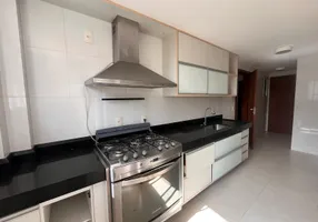 Foto 1 de Apartamento com 3 Quartos para venda ou aluguel, 150m² em Praia do Pecado, Macaé