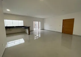 Foto 1 de Casa com 3 Quartos à venda, 255m² em Jardim Cuiabá, Cuiabá