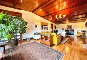 Foto 1 de Casa com 4 Quartos à venda, 300m² em Golfe, Teresópolis