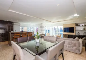 Foto 1 de Apartamento com 3 Quartos à venda, 221m² em Água Verde, Curitiba