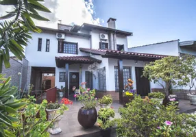 Foto 1 de Casa com 4 Quartos à venda, 335m² em Jardim Itú Sabará, Porto Alegre