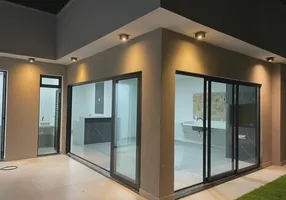 Foto 1 de Casa de Condomínio com 3 Quartos à venda, 185m² em Gávea, Uberlândia