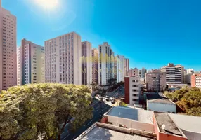 Foto 1 de Apartamento com 2 Quartos à venda, 60m² em Champagnat, Curitiba