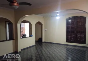 Foto 1 de Casa com 3 Quartos para alugar, 218m² em Vila São João do Ipiranga, Bauru