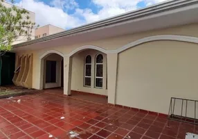 Foto 1 de Casa com 2 Quartos para alugar, 242m² em Zona 07, Maringá