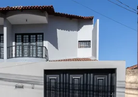 Foto 1 de Sobrado com 3 Quartos para alugar, 130m² em Jardim da Luz, Goiânia
