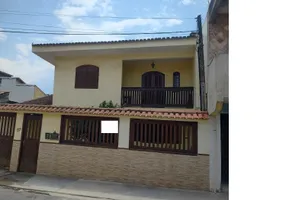 Foto 1 de Casa com 3 Quartos à venda, 250m² em Sol e Mar, Macaé