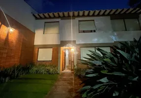 Foto 1 de Casa com 4 Quartos à venda, 330m² em Jardim Lindóia, Porto Alegre
