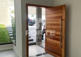 Foto 1 de Sobrado com 3 Quartos para venda ou aluguel, 189m² em Vila Oliveira, Mogi das Cruzes