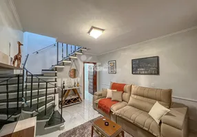 Foto 1 de Casa com 2 Quartos à venda, 100m² em Vila Bastos, Santo André