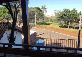 Foto 1 de Sobrado com 4 Quartos à venda, 296m² em Petropolis, Londrina