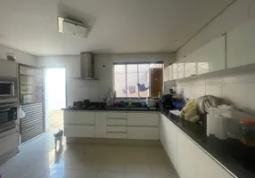Foto 1 de Casa de Condomínio com 3 Quartos à venda, 165m² em Setor Bueno, Goiânia