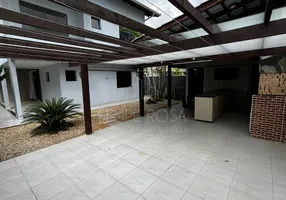 Foto 1 de Casa de Condomínio com 4 Quartos para alugar, 220m² em Santa Regina, Camboriú
