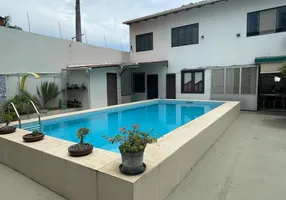 Foto 1 de Sobrado com 8 Quartos à venda, 487m² em Praia da Costa, Vila Velha
