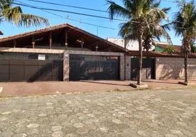Foto 1 de Casa com 5 Quartos para venda ou aluguel, 506m² em Maracanã, Praia Grande