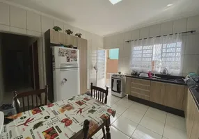 Foto 1 de Casa com 2 Quartos à venda, 140m² em Olímpico, São Caetano do Sul