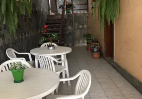 Foto 1 de Casa com 4 Quartos à venda, 100m² em Estrada da Saudade, Petrópolis