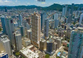 Foto 1 de Apartamento com 4 Quartos à venda, 175m² em Centro, Balneário Camboriú