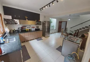 Foto 1 de Sobrado com 3 Quartos à venda, 175m² em Loteamento Villa Branca, Jacareí