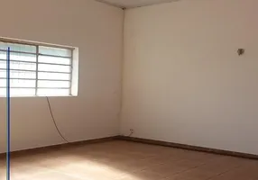 Foto 1 de Casa com 3 Quartos para alugar, 54m² em Vila Seixas, Ribeirão Preto