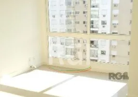 Foto 1 de Apartamento com 2 Quartos para alugar, 67m² em Passo da Areia, Porto Alegre