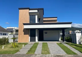 Foto 1 de Casa com 4 Quartos à venda, 200m² em Santa Regina, Camboriú