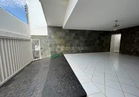 Foto 1 de Casa com 3 Quartos à venda, 213m² em Tabajaras, Uberlândia