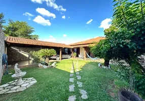 Foto 1 de Casa com 3 Quartos à venda, 500m² em Santa Mônica, Belo Horizonte