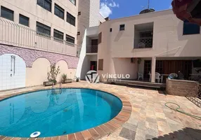 Foto 1 de Casa com 4 Quartos à venda, 381m² em Jardim Alexandre Campos, Uberaba