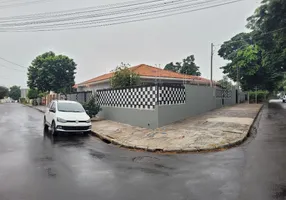 Foto 1 de Casa com 3 Quartos para alugar, 127m² em Bom Jardim, Maringá