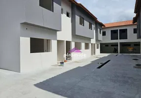 Foto 1 de Casa com 2 Quartos à venda, 80m² em Cidade Jardim, Caraguatatuba