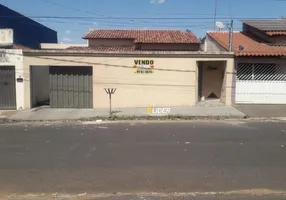 Foto 1 de Casa com 3 Quartos à venda, 240m² em Jardim das Palmeiras, Uberlândia