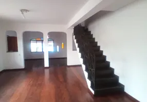 Foto 1 de Sobrado com 4 Quartos para alugar, 200m² em Jardim das Vertentes, São Paulo