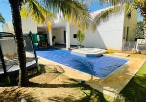 Foto 1 de Casa de Condomínio com 5 Quartos à venda, 485m² em Loteamento Alphaville Residencial , Goiânia