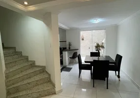 Foto 1 de Sobrado com 4 Quartos à venda, 140m² em Xaxim, Curitiba