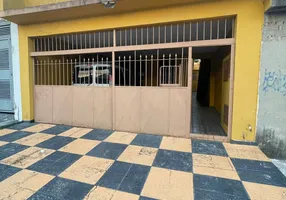 Foto 1 de Casa com 2 Quartos à venda, 130m² em Vila Taquari, São Paulo