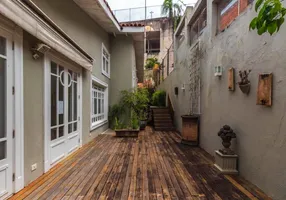 Foto 1 de Sobrado com 4 Quartos para venda ou aluguel, 443m² em Jardim Guedala, São Paulo