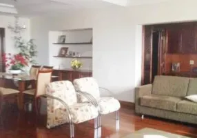 Foto 1 de Apartamento com 3 Quartos para alugar, 236m² em Fundinho, Uberlândia