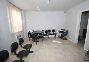 Foto 1 de Casa com 4 Quartos para alugar, 159m² em Centro, Pelotas