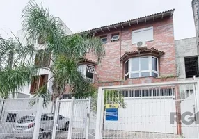 Foto 1 de Casa com 3 Quartos à venda, 156m² em Chácara das Pedras, Porto Alegre