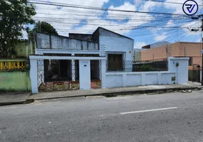 Foto 1 de Casa com 3 Quartos à venda, 622m² em Montese, Fortaleza