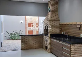 Foto 1 de Casa com 3 Quartos à venda, 186m² em Alto Umuarama, Uberlândia