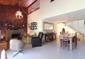 Foto 1 de Casa com 5 Quartos à venda, 298m² em Agriões, Teresópolis