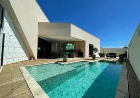Foto 1 de Casa de Condomínio com 4 Quartos à venda, 236m² em Setor Central, Goiânia