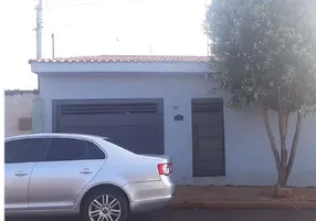 Foto 1 de Casa com 2 Quartos à venda, 250m² em Centro, Pitangueiras