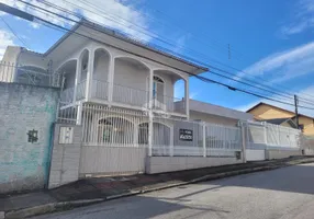 Foto 1 de Casa com 3 Quartos à venda, 206m² em Barreiros, São José