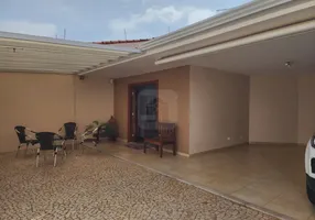 Foto 1 de Casa com 3 Quartos à venda, 235m² em Vigilato Pereira, Uberlândia