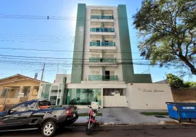 Foto 1 de Apartamento com 2 Quartos para alugar, 66m² em Zona 07, Maringá